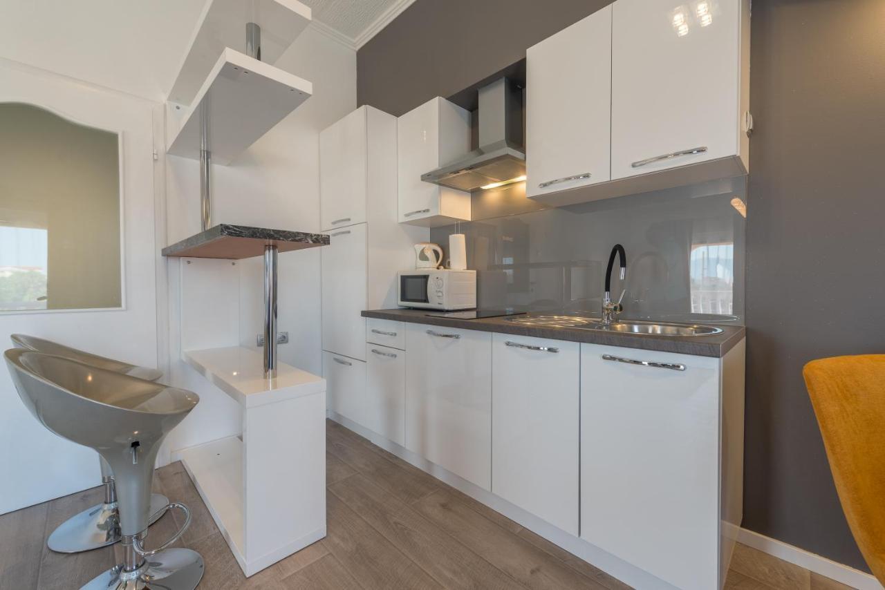 Nena Apartmani Vir Exterior foto