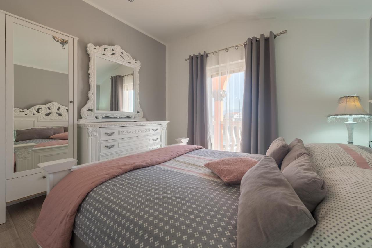 Nena Apartmani Vir Exterior foto